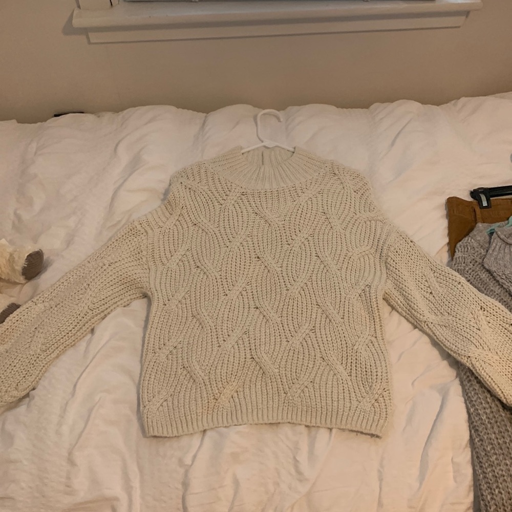 American Eagle Sweater